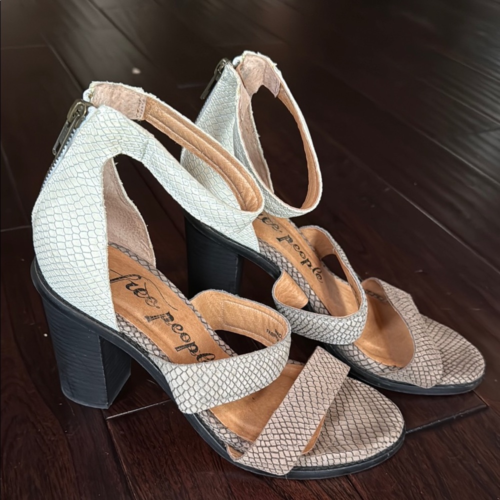 Free People Women's Cream and Tan Heeled Sandals